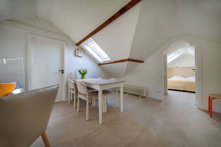 Apartamento entero, Located 500 m. from the beach 1-4 pers. upstairs apartment, terrace and garden. in Oostkapelle, Walcheren