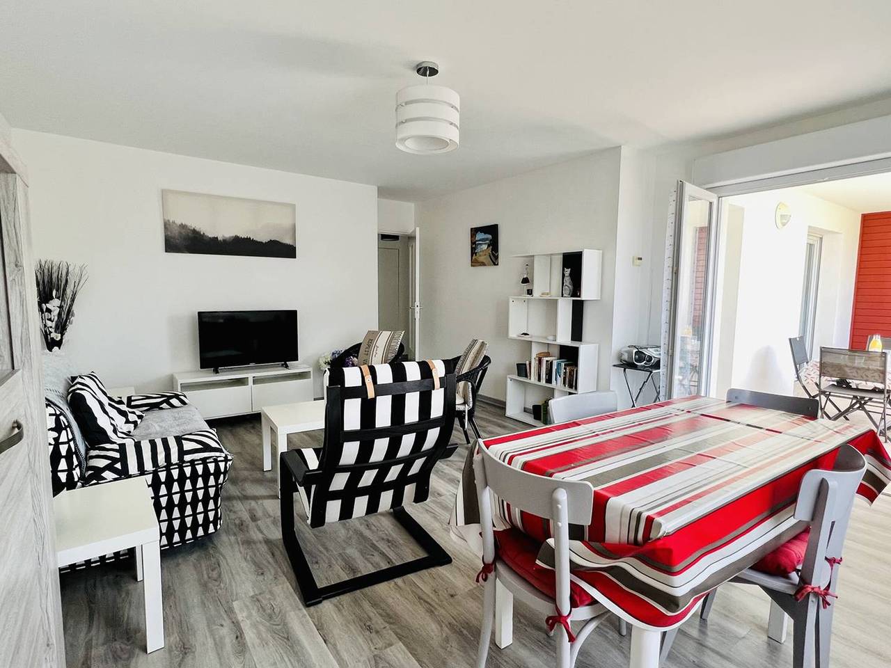Ganze Wohnung, Cambo-les-Bains, T2 mit Terrasse, privater Parkplatz, für 2 Personen in Cambo-les-Bains, Bayonne und Umgebung