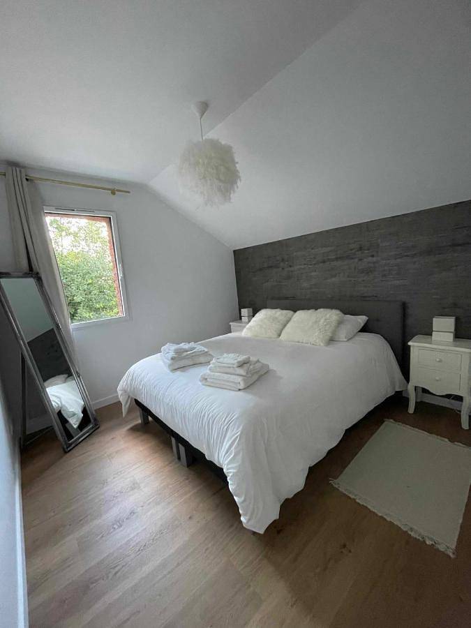 Gîte pour 4 personnes, avec piscine ainsi que terrasse et jardin dans Hersin-Coupigny