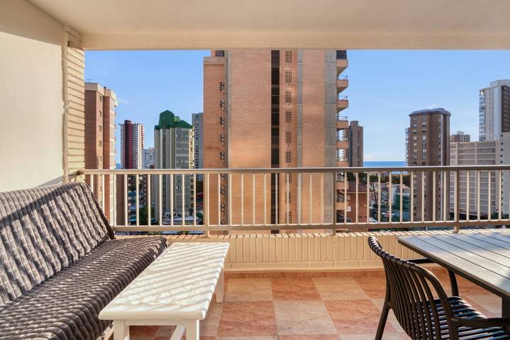 Apartamento entero, Apartamento 'Karola' con piscina comunitaria, jardín compartido y balcón in Benidorm, Costa Blanca