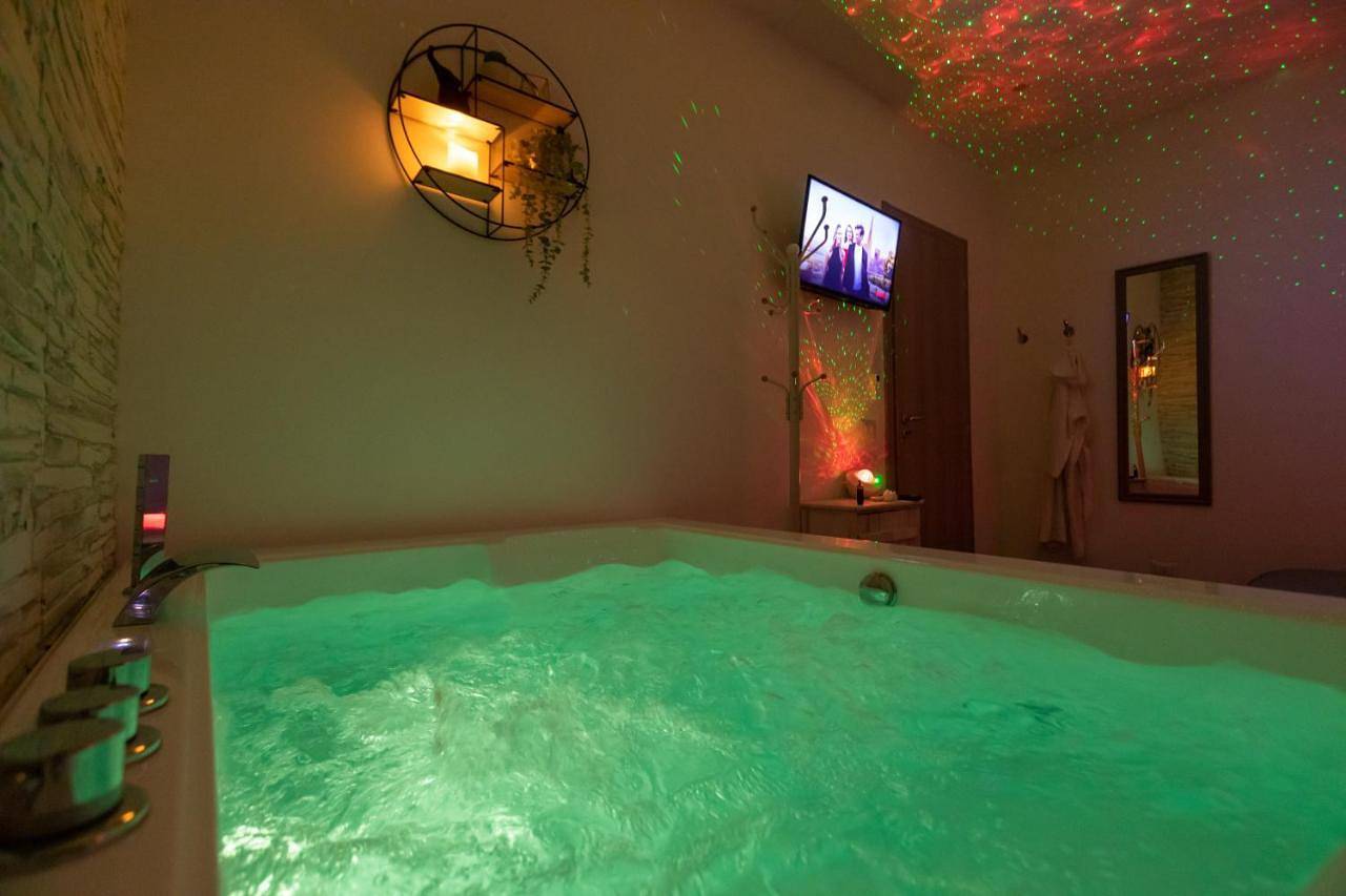 Villa with Private Pool in Casal Morena, Roma