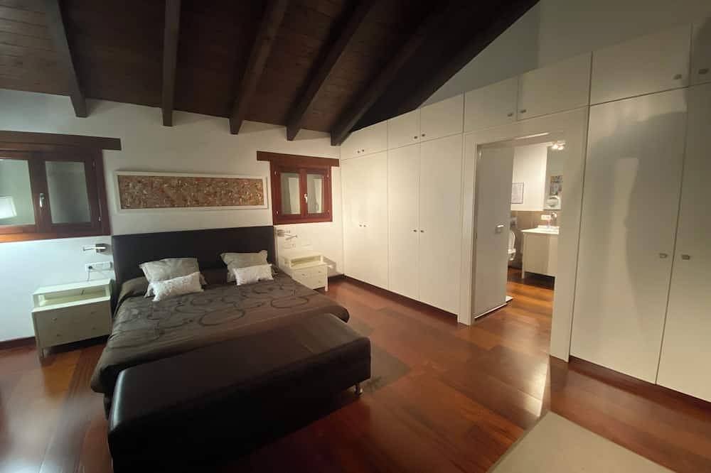 Villa de lujo “ La Traviesa”. Paraje en un valle de viñas in Requena , Provincia de Valencia