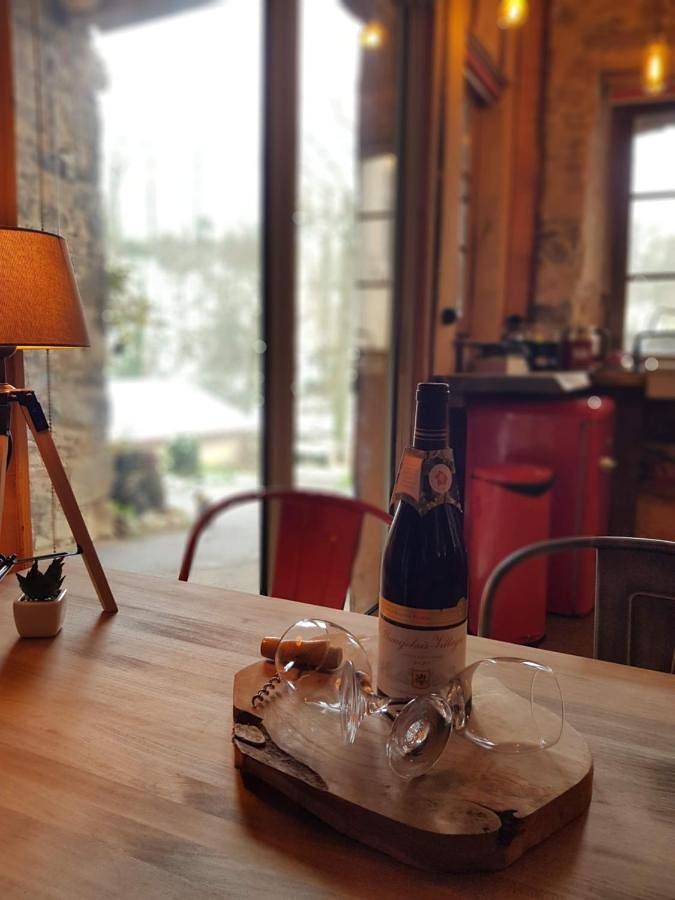 Location de vacances pour 4 personnes, avec Terrasse ainsi que Jardin et Vue dans Saint-Didier-sur-Beaujeu