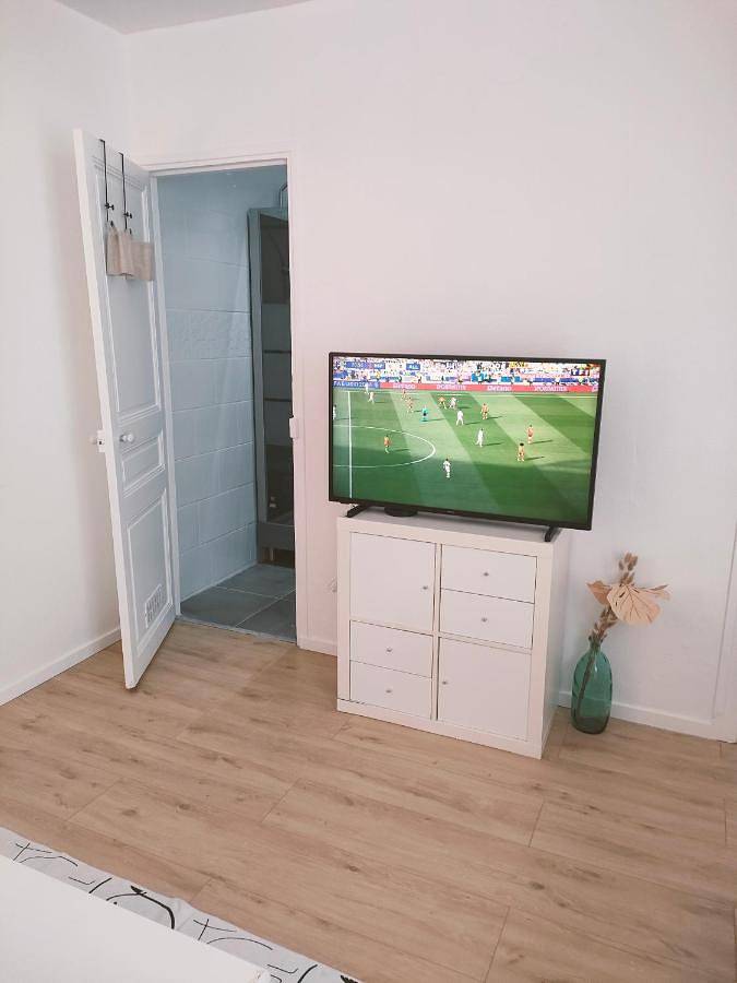 Appartement entier, One-Bedroom Apartment in Aulnay-sous-Bois, Seine-Saint-Denis