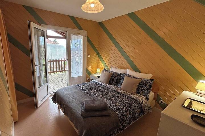 Domme Gite with pool sleeps 8 in Domme, Périgord Noir
