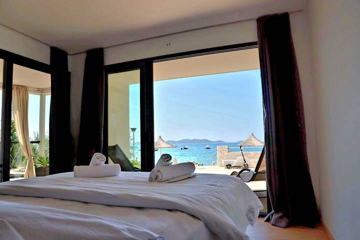 Villa pour 5 personnes, avec balcon/terrasse et vue sur l’océan ainsi que vue et terrasse, adapté aux familles en Dalmatie