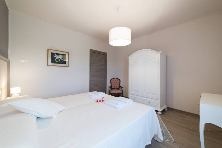 Entire apartment, Uliveto Apartment: A Charming Retreat Among Olive Groves, Vineyards, and Countryside Relaxation in Cavaion Veronese, Garda Mountains