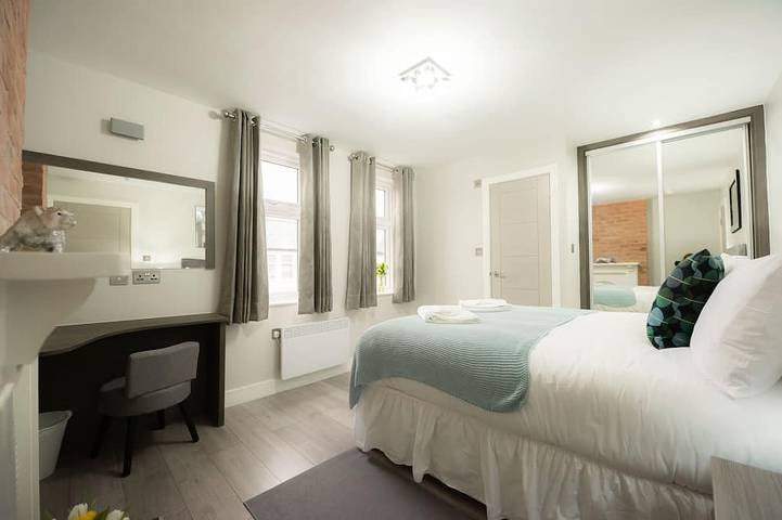 Entire apartment, Superior 1st Floor Apartment with Parking in Reading, Berkshire