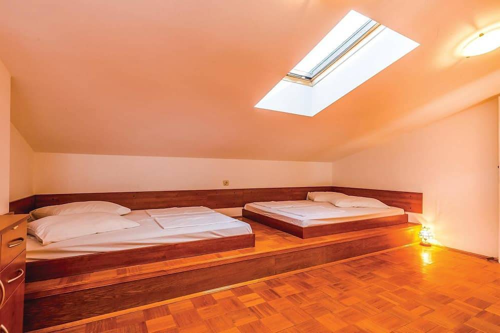 Apartamento entero, Precioso apartamento en Banjol con vistas al mar. in Plaža Padova III, Banjol