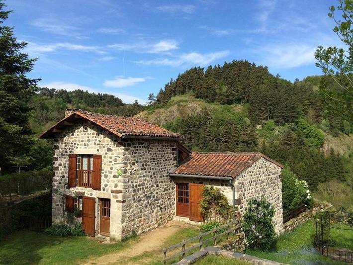 Location de vacances pour 9 personnes, avec Jardin à Arlempdes