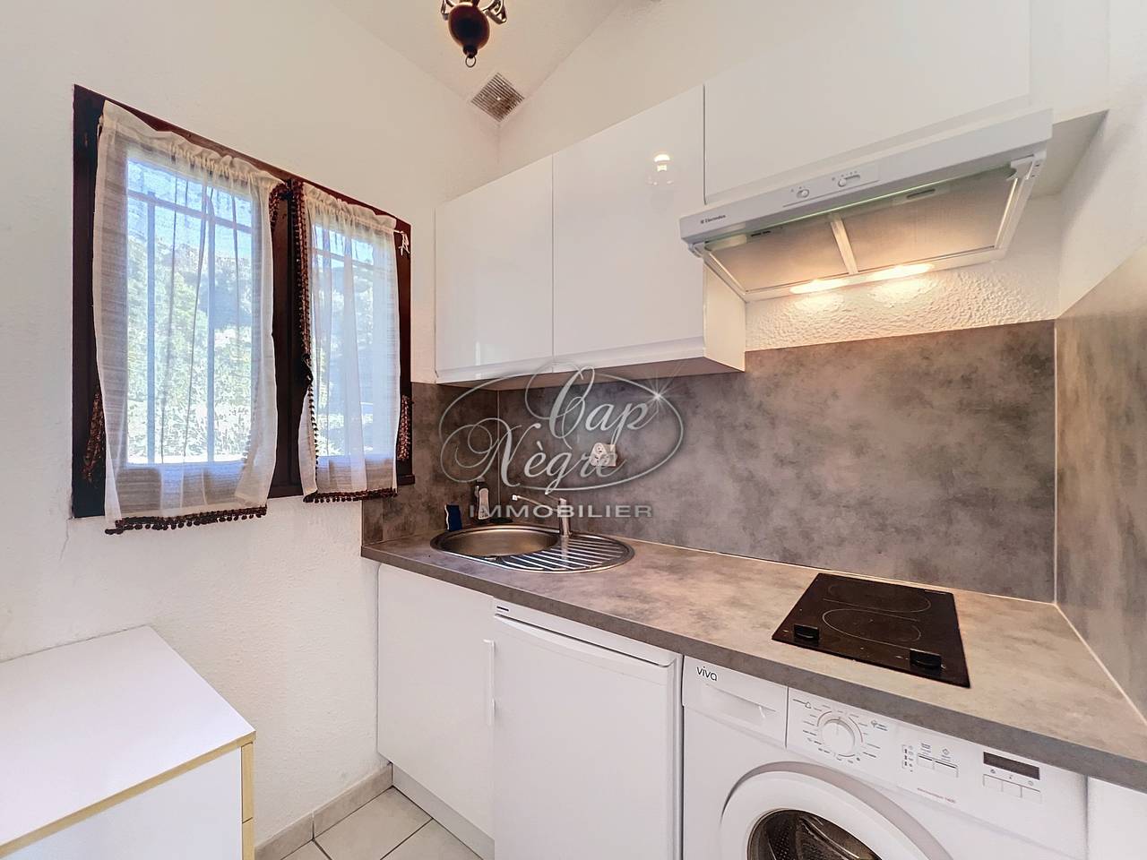 Entire apartment, Charmant Mazet classé 1 étoile vue mer résidence piscine à Pramousquier in Le Lavandou, Toulon region