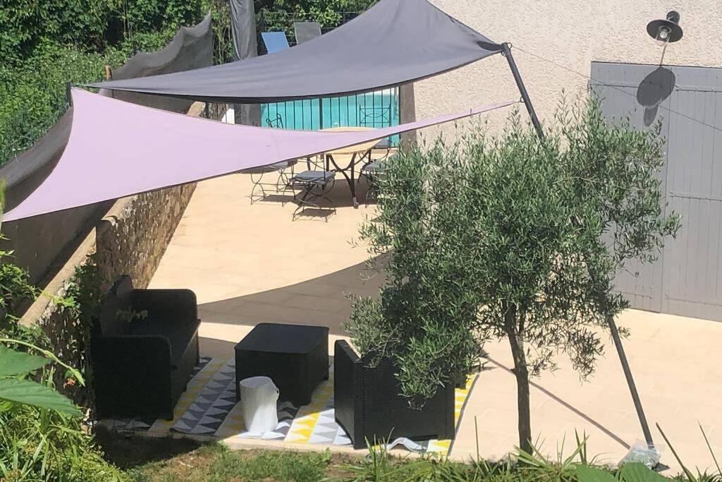 Three-Bedroom Villa in Saint-Laurent-de-Carnols, Nimes und Umgebung
