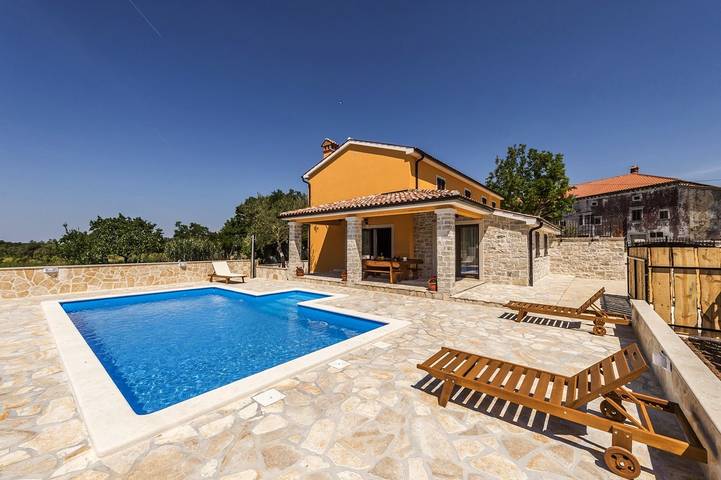 Villa für 8 Personen, mit Pool und Garten in Porec und Umgebung - 4