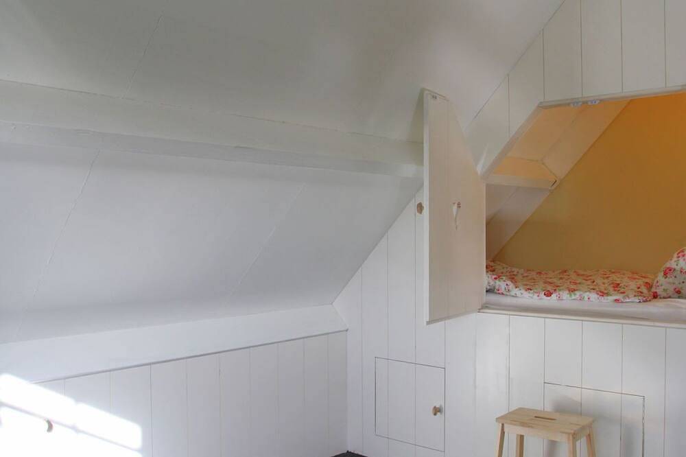 Rustig gelegen in het groen, “Het Sluishuis” Dichtbij het mooie Noordzeestrand. in Niederländische Nordsee