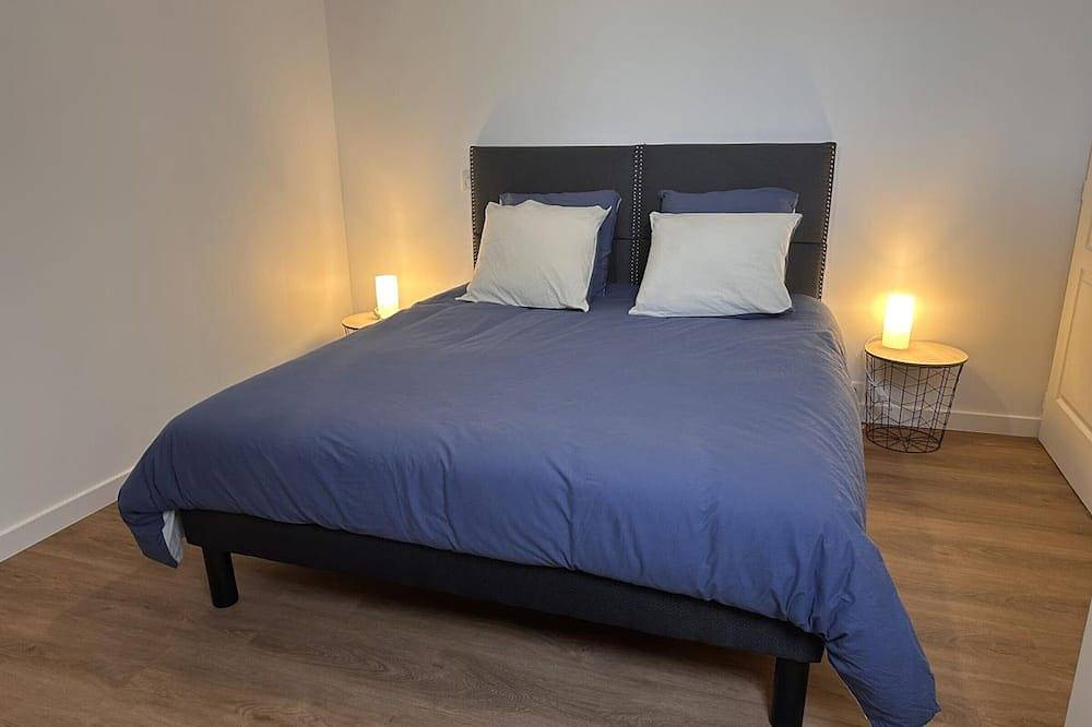 Séjour Nature et Charme, Animaux Bienvenus, Parking et Wifi Inclus in Saint-Bonnet-de-Four, Région de Montluçon