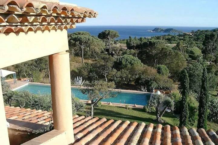 Location de vacances pour 12 personnes, avec piscine et terrasse à Ramatuelle - 2