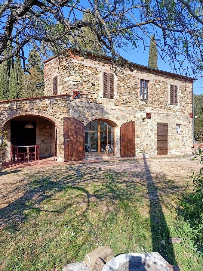 Location de vacances pour 5 personnes, avec jardin ainsi que vue et terrasse, animaux acceptés à Suvereto