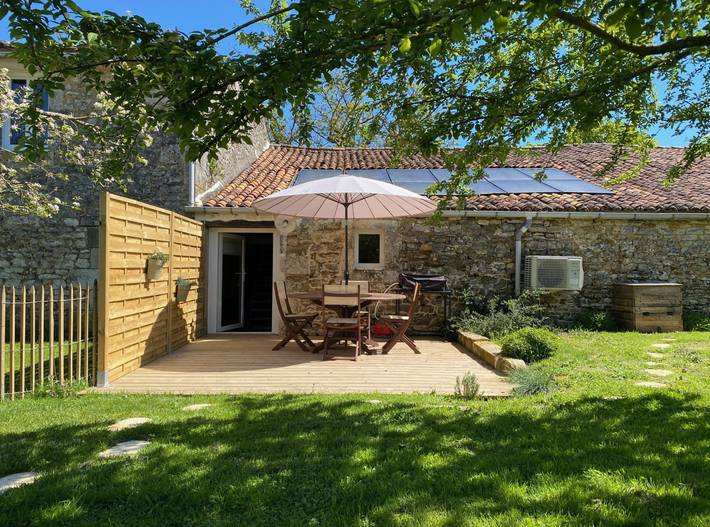 Gîte pour 4 personnes, avec terrasse et jardin