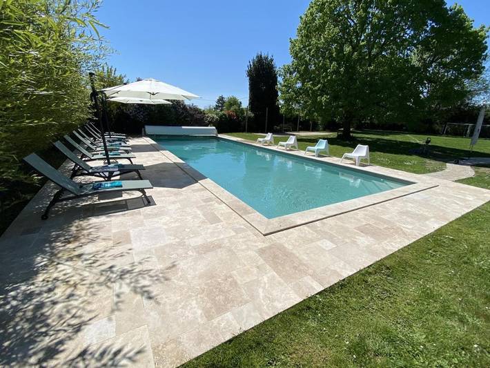 Location de vacances pour 8 personnes, avec piscine et jardin à Tillières-sur-Avre