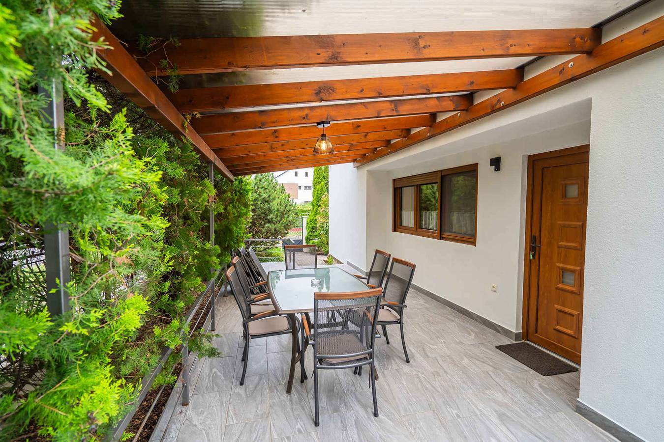 Geheel vakantieappartement, Vakantiewoning met tuin, slechts 100 meter van het strand  in Siófok, Siófoki en omgeving