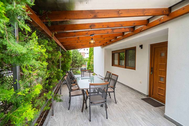 Appartement de vacances entier, Appartement de vacances avec jardin, à seulement 100 mètres de la plage in Ville de Siófok, Siófok