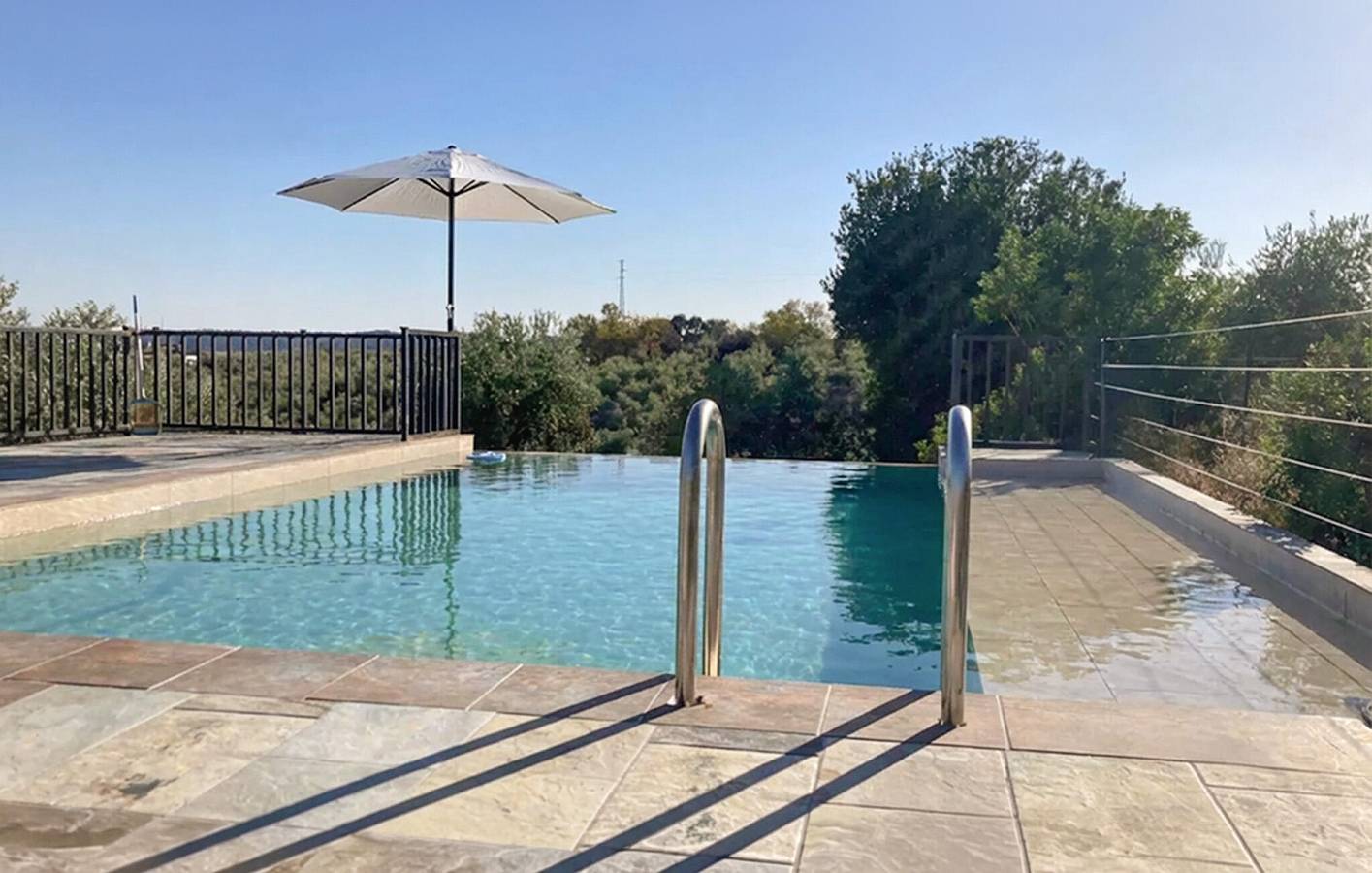 Adamuz Retreat: Geräumiges Apartment mit Pool und Kamin in Adamuz, Córdoba Provinz