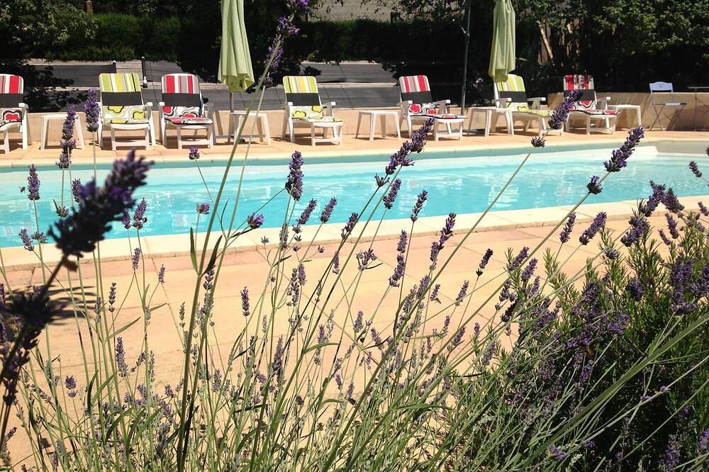 Entire apartment, Luxury Family Cottage with heated pool. Between sea and mountain. in Saint-Christol-lès-Alès, Cévennes