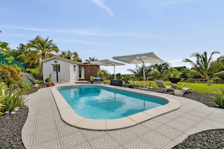 Gîte pour 3 personnes, avec piscine et terrasse à Petit-Bourg