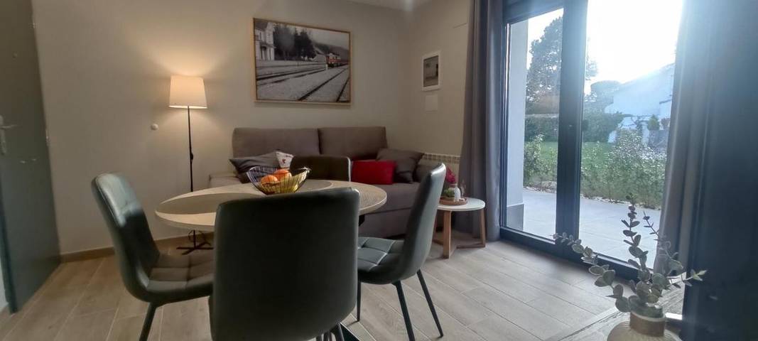 Casa rural para 4 personas, con terraza además de piscina y jardín en Comarca de Riaza - 3