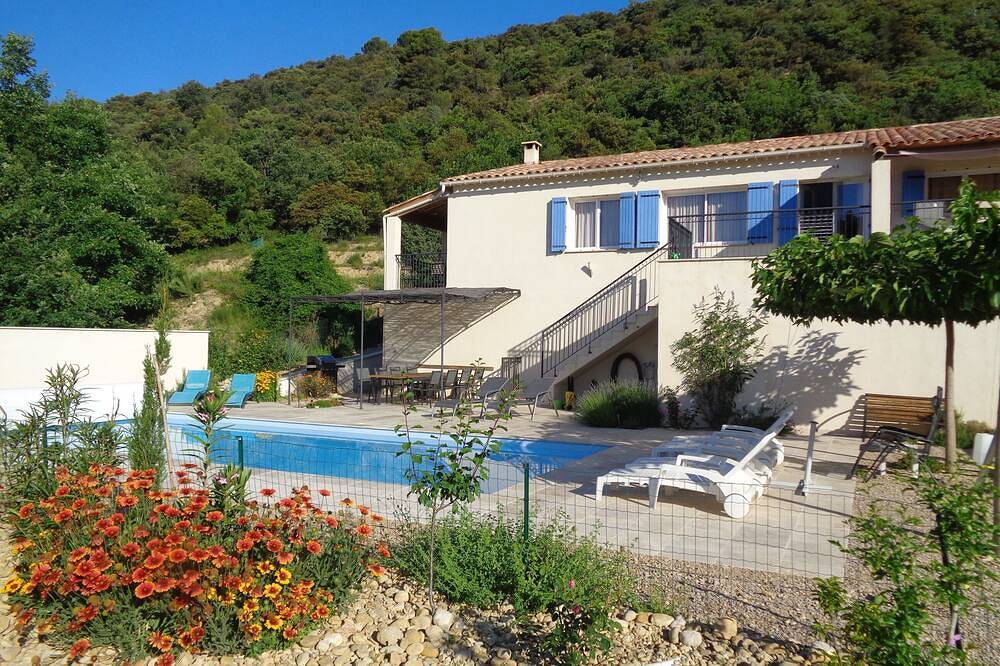 Villa Loregano Provence Gorges Verdon,  heated pool -airco , wifi  ,14 people. in Allemagne-en-Provence, Verdon Regional Natural Park
