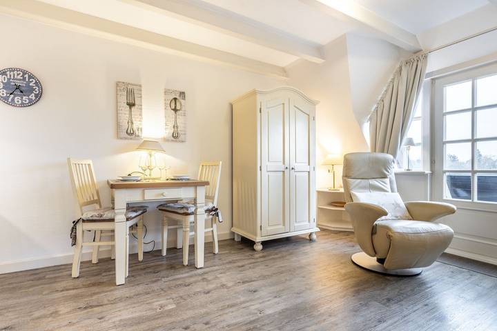 Ganze Wohnung, Strandnah gelegenes, komfortables 2-Raum-Appartement im Ober- und Dachgeschoss in Nordfriesische Inseln (Schleswig-Holstein) (Schleswig-Holstein), Wenningstedt