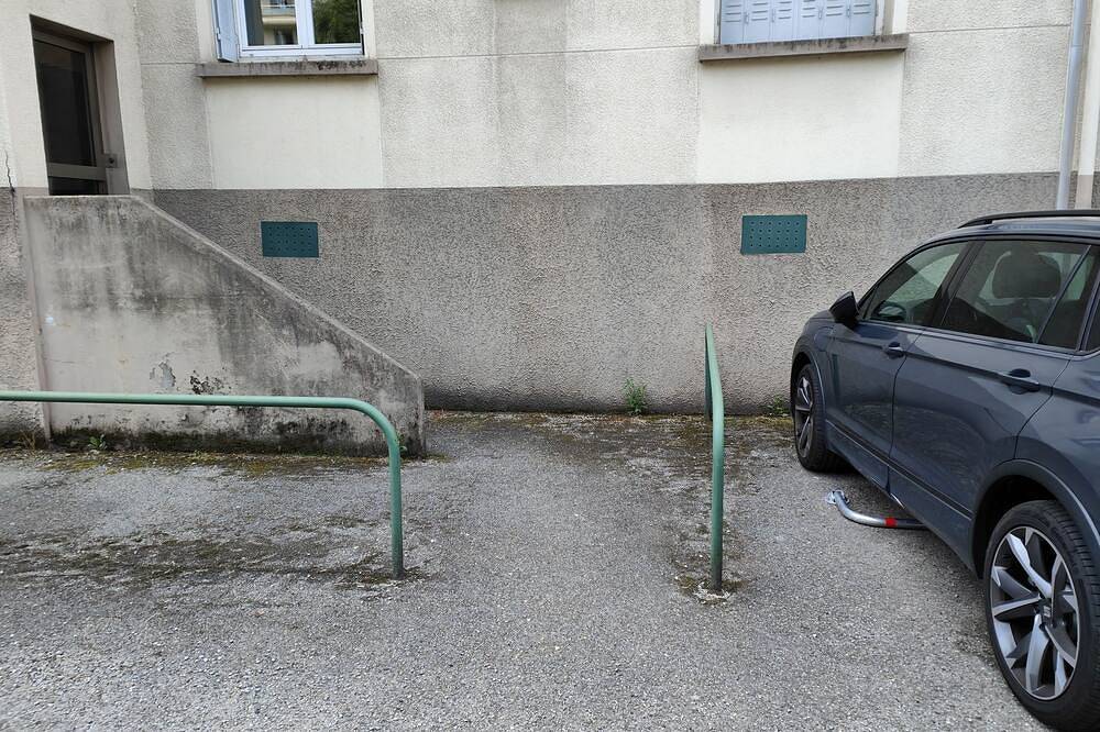 Appartement entier, Appartement rénové avec place de parking dans résidence fermée et sécurisée in Gières, Isère