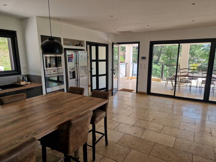 Entire apartment, Apartment 'Haut De Villa Magnifique' with Mountain View, Wi-Fi and Air Conditioning in Rousset, Aix-en-Provence region