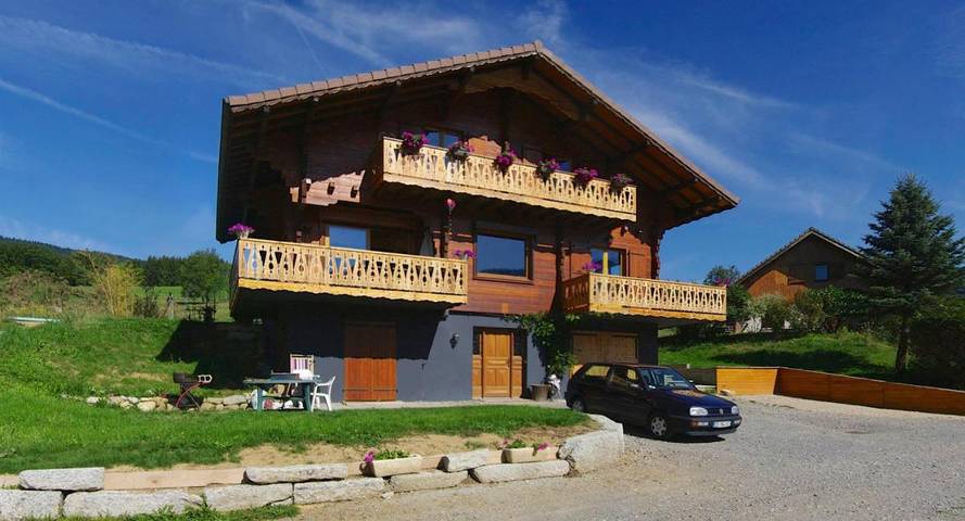 Maison de campagne pour 8 personnes, avec sauna ainsi que vue et terrasse, animaux acceptés à Habère-Lullin