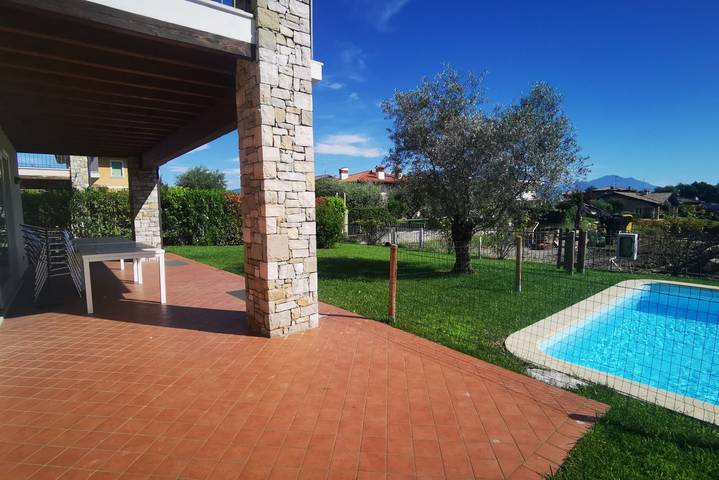 Villa per 8 persone, con piscina e giardino a Manerba del Garda