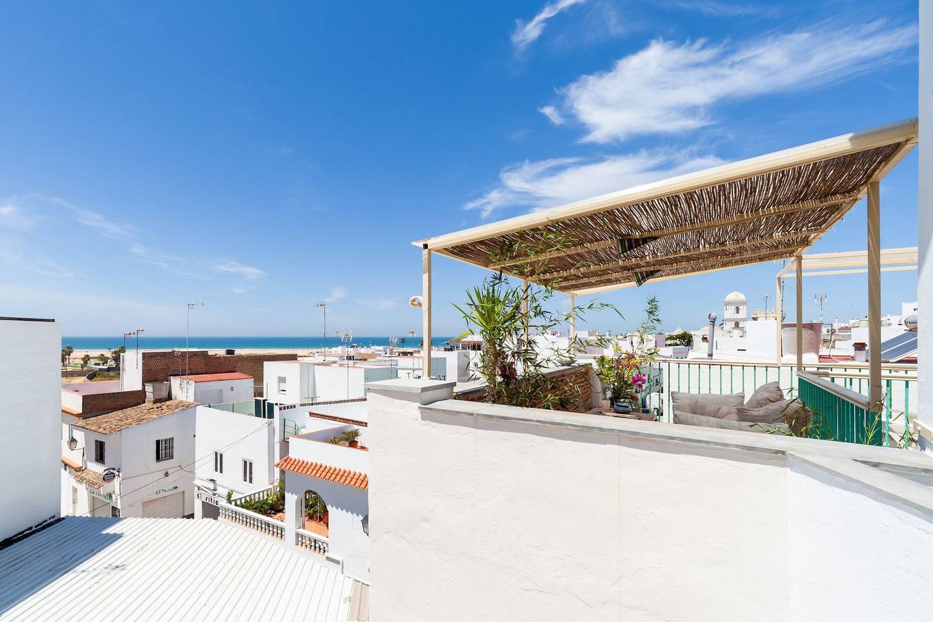 Apartamento entero, Apartamento estudio "Gloria 6" en el centro histórico con terraza, balcón y Wi-Fi in Conil de la Frontera, Costa de la Luz