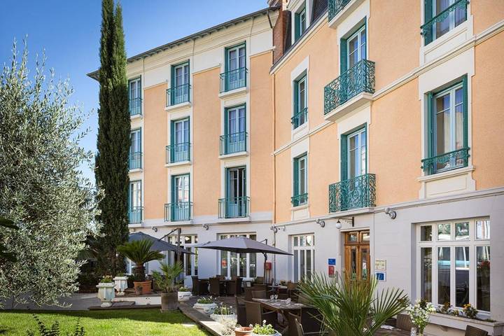 Hôtel pour 2 personnes, avec Terrasse et Jacuzzi ainsi que Jardin et Piscine