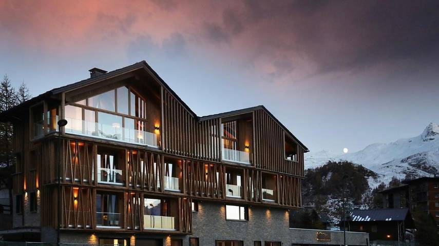 Chalet pour 12 personnes, avec Balcon et Jacuzzi ainsi que Terrasse et Jardin dans Cervinia