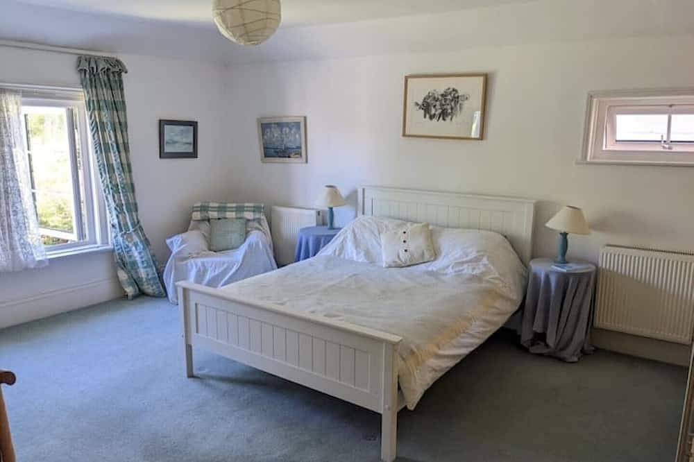 Cosy Cottage by the Sea (1x Big Master Double Bedroom) in Cowes, Isle of Wight