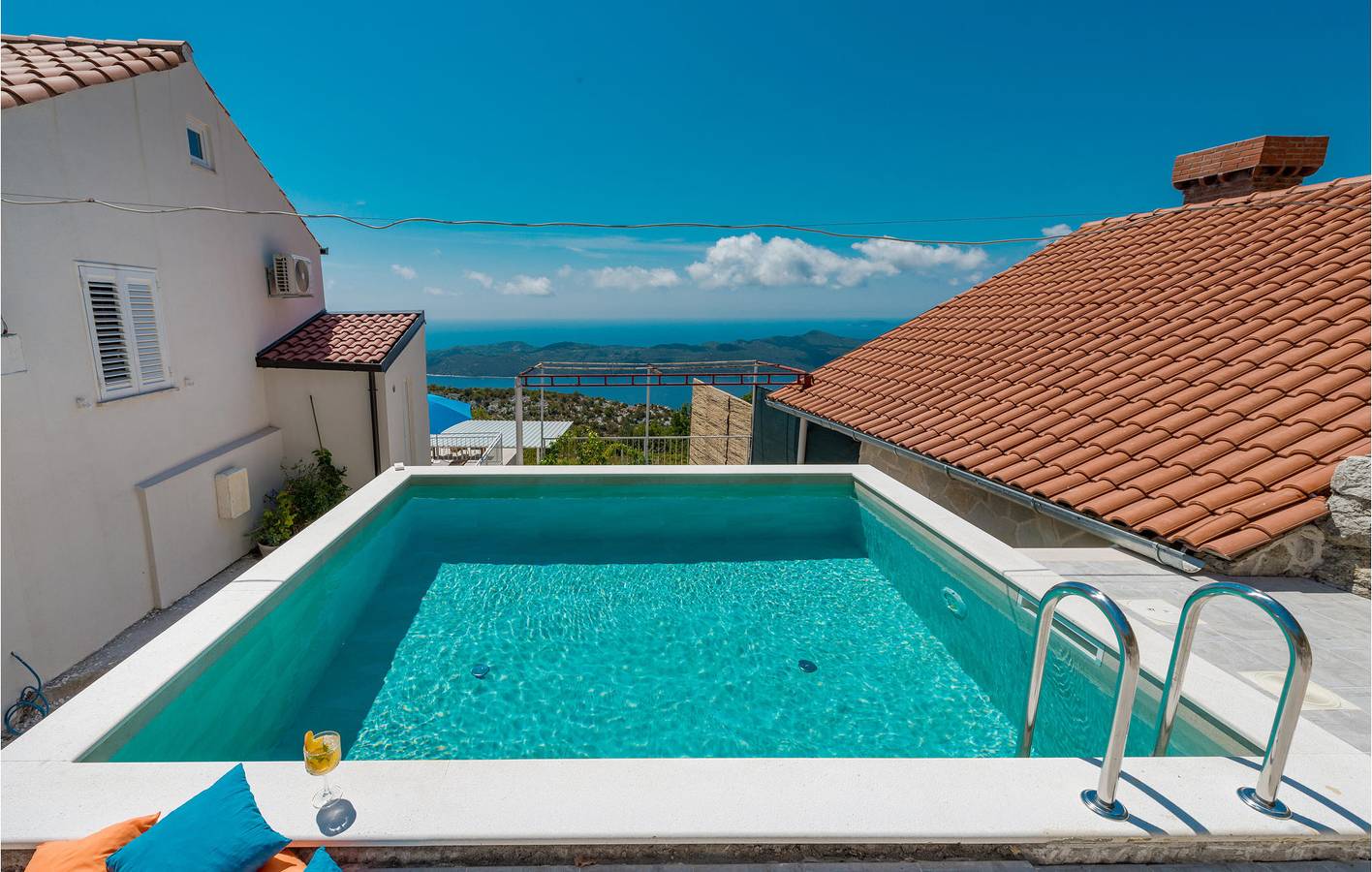 Ganze Ferienwohnung, Gemütliche Ferienwohnung mit Pool, Terrasse und nur 1 km vom Strand Veliki Žali entfernt in Brsecine, Grad Dubrovnik