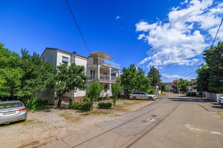 Apartament wakacyjny dla 10 osób, z taras w Jadranovo