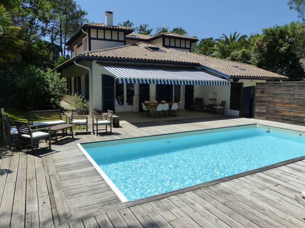 Villa des Acacias avec beau  jardin et piscine chauffée  entre lac et océan . Wifi gratuit in Lac d'Hossegor, Hossegor