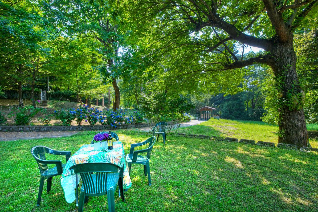 Villa Il Castagno Few Min From Beach in Castelveccana, Lago Maggiore (Lombardei)