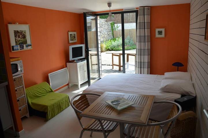 Gîte pour 2 personnes, avec terrasse et jardin dans Dahouët