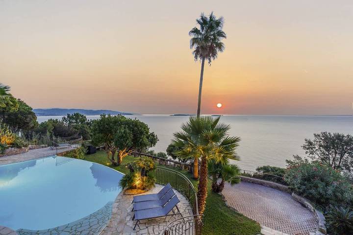 Ferienhaus für 10 Personen, mit Whirlpool und Garten sowie Pool in Théoule-sur-Mer