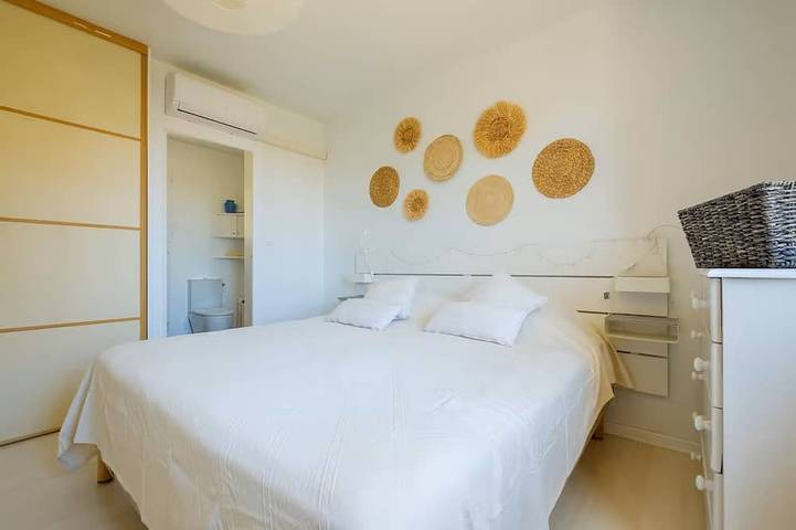 La casa con persianas azules, encantadora villa con jardín. in Tourrettes-sur-Loup, Costa mediterránea (Francia)