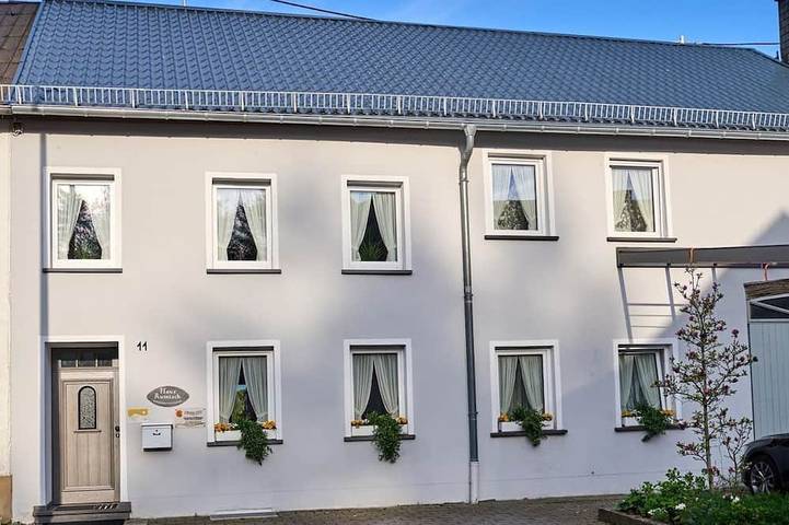 Ferienwohnung für 4 Personen, mit Balkon in Bettenfeld