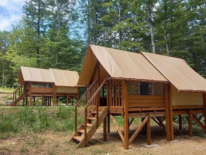 Tente pour 2 personnes, avec bassin pour enfant dans le Lot - 2