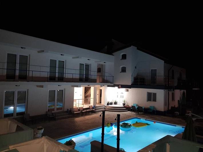 Maison d’hôte pour 5 personnes, avec bassin pour enfant et piscine ainsi que jardin et vue