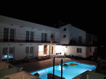 Maison d’hôte pour 5 personnes, avec piscine et vue ainsi que jardin et bassin pour enfant dans Constanța
